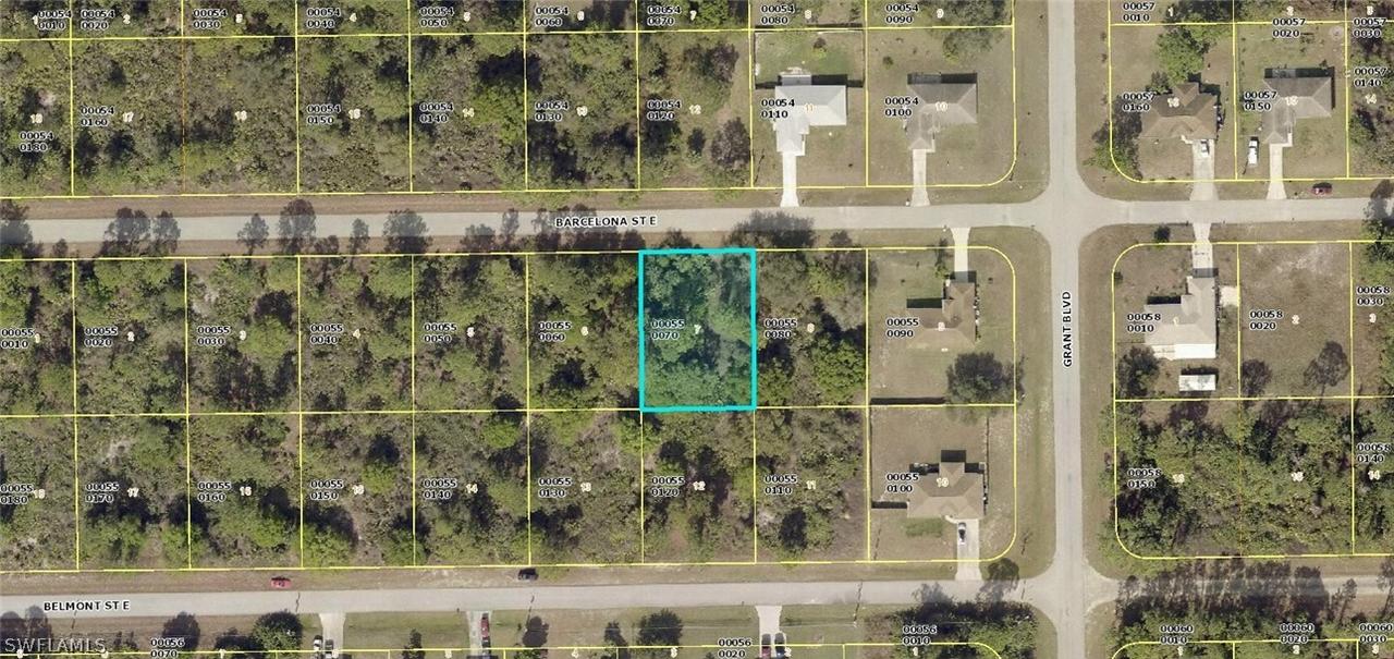 1044 Barcelona St., Lehigh Acres, FL 33974