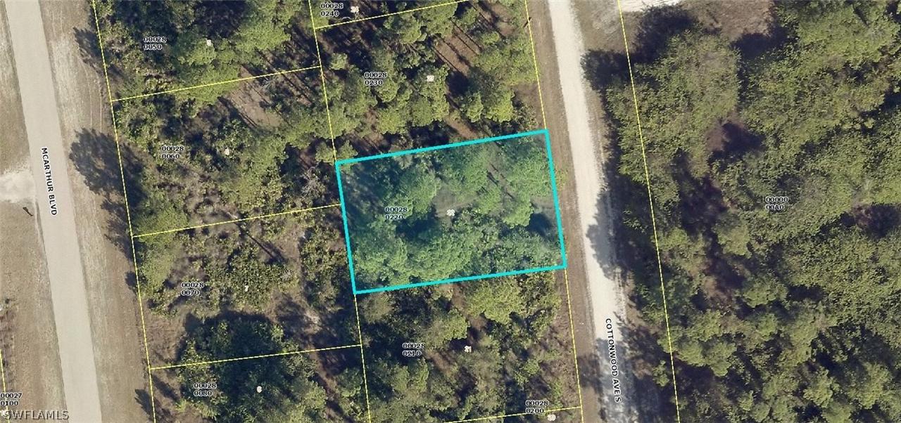 552 Cottonwood Ave., Lehigh Acres, FL 33974