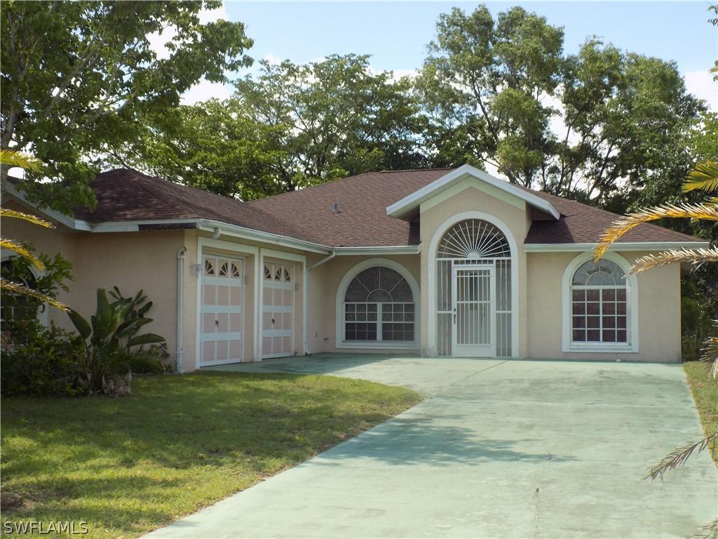 1541 Crestwood Cir., Lehigh Acres, FL 33936