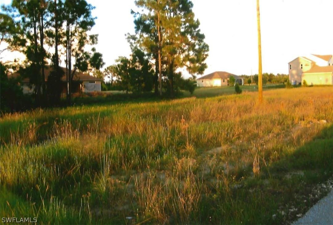 672 Manhattan St., Lehigh Acres, FL 33974