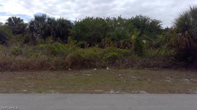 722 Cardinal St., Lehigh Acres, FL 33974