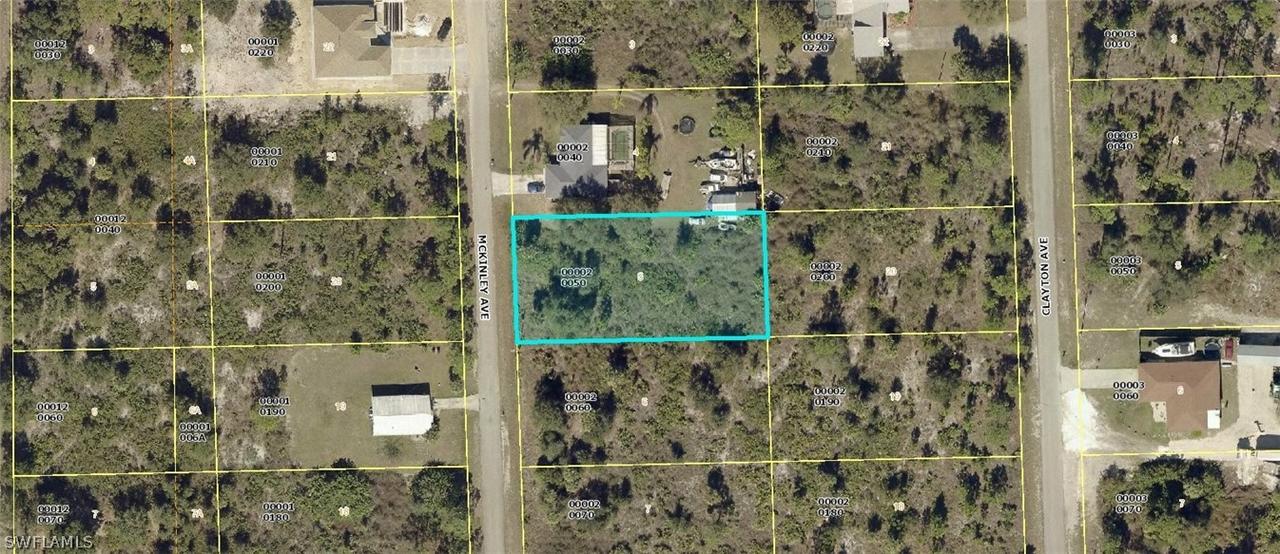 814 Mckinley Ave., Lehigh Acres, FL 33972