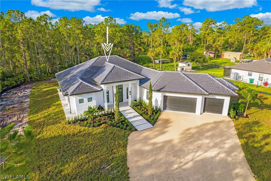 2082 22nd Ave., Naples, FL 34120