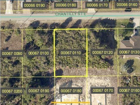 868 Chantilly St., Lehigh Acres, FL 33974