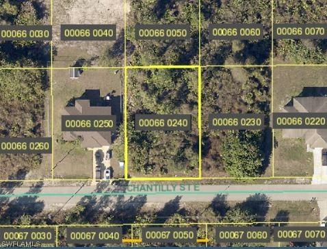 857 Chantilly St., Lehigh Acres, FL 33974