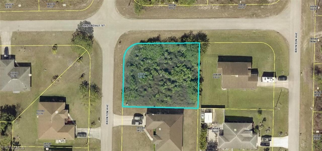 1015 Brenton Ave., Lehigh Acres, FL 33974