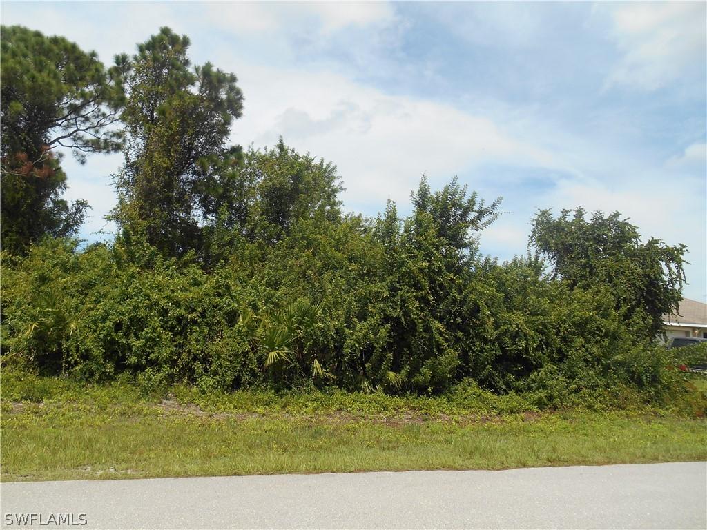 363 Pembroke St., Lehigh Acres, FL 33974