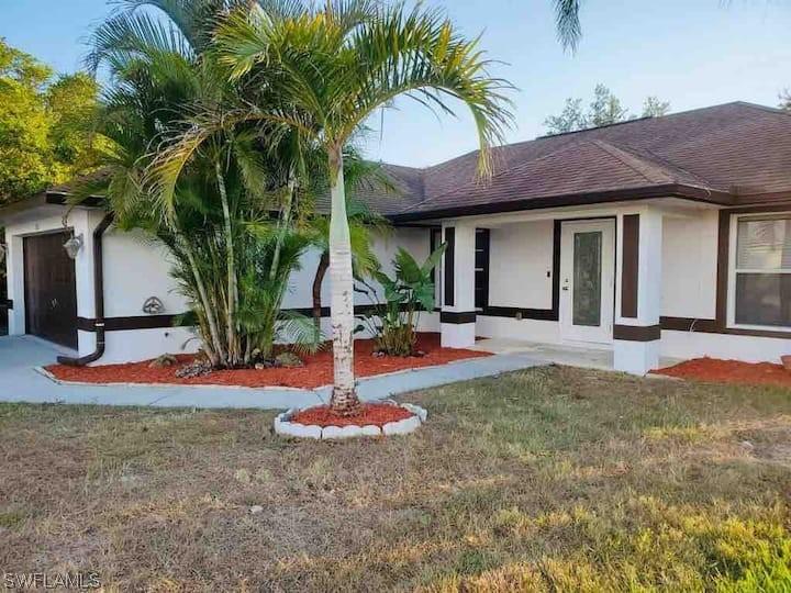 903 Rita Ave., Lehigh Acres, FL 33971