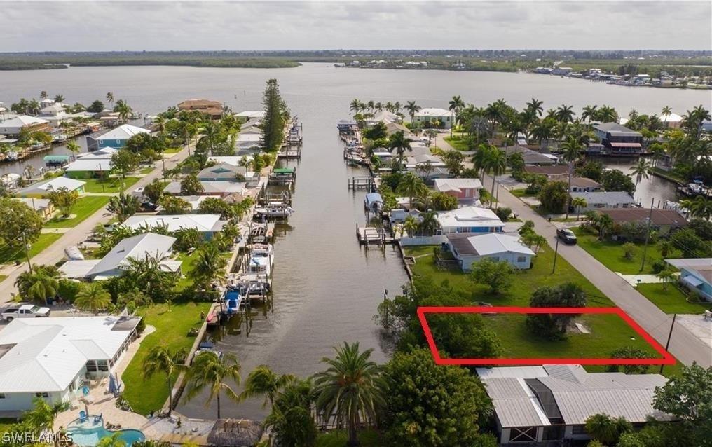 2626 Bayshore Dr., Matlacha, FL 33993