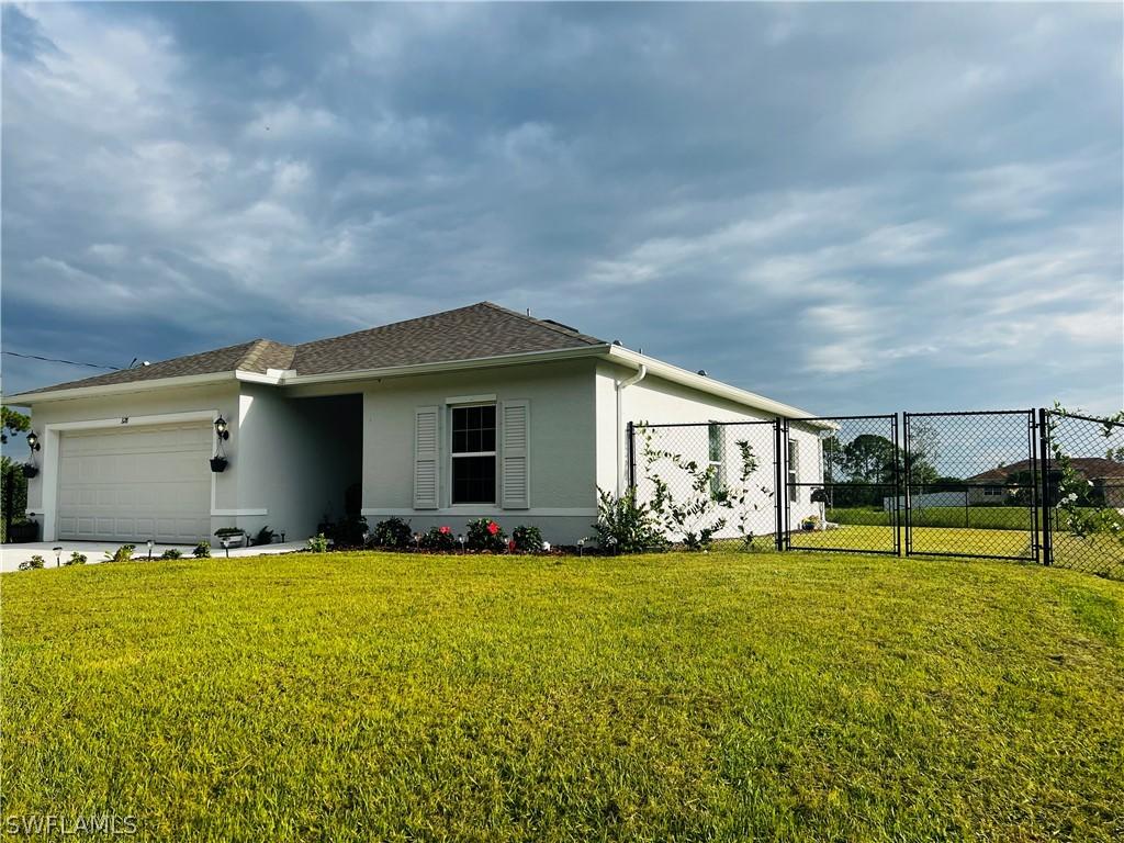 328 Jacaranda Pkwy., Cape Coral, FL 33909