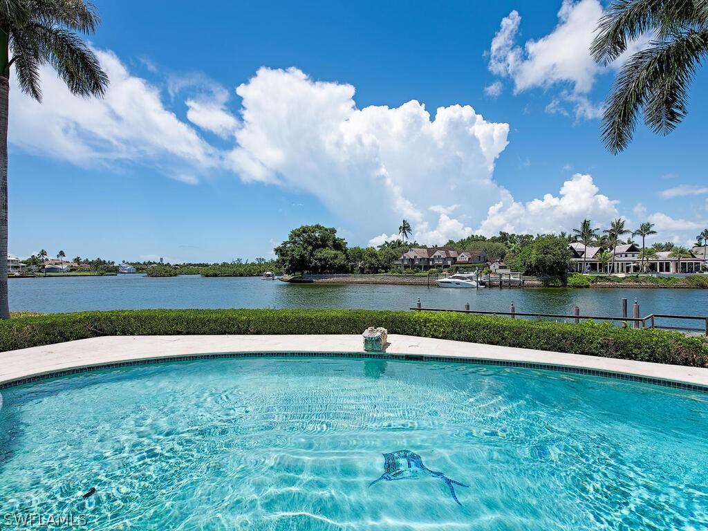 525 Admiralty Parade, Naples, FL 34102