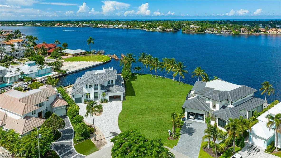 1640 Dolphin Ct., Naples, FL 34102