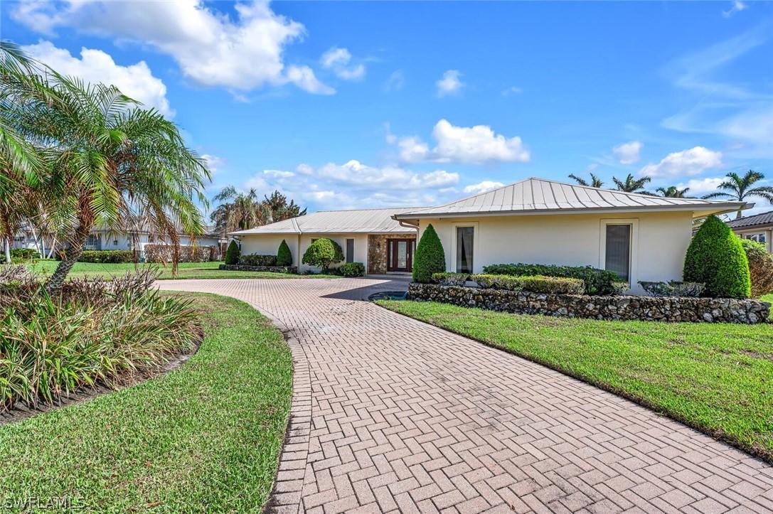 4228 Crayton Rd., Naples, FL 34103