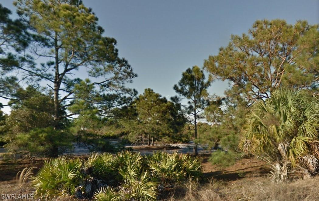 863 Chicago St., Lehigh Acres, FL 33974