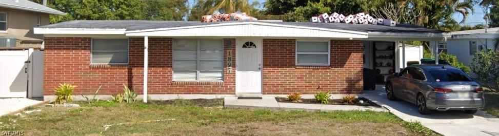 1897 Harbor Ln., Naples, FL 34104