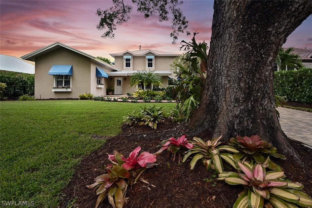 463 2nd Ave., Naples, FL 34102