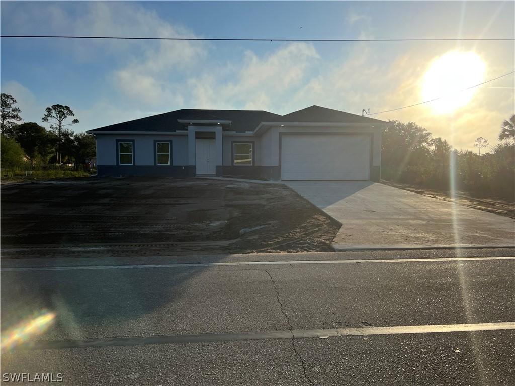 910 Richmond Ave., Lehigh Acres, FL 33972