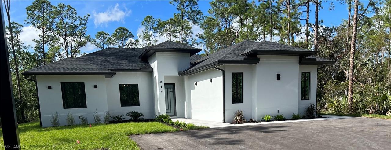 219 Everglades Blvd., Naples, FL 34117