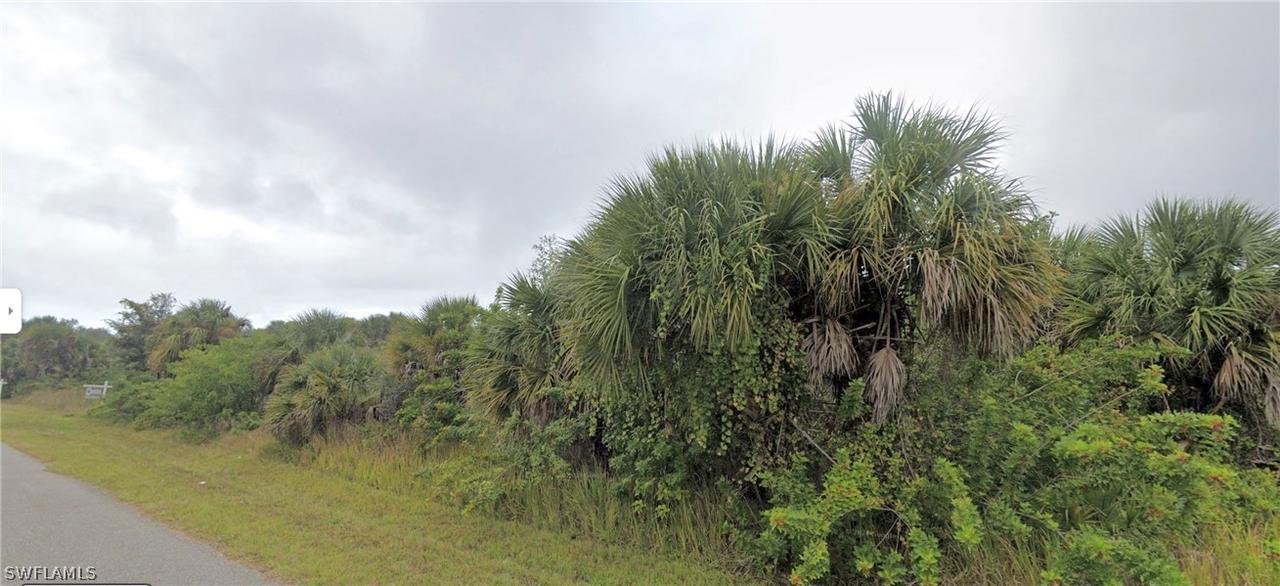 19068 Birdcall Ave., Port Charlotte, FL 33954