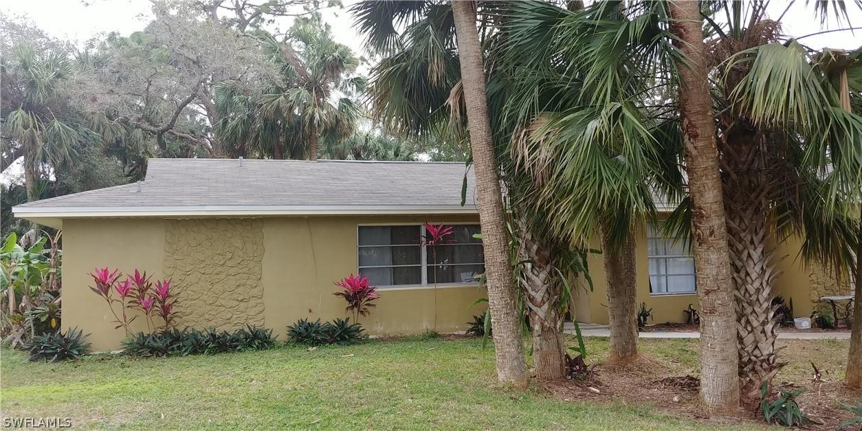 212 Greenwood Ave., Lehigh Acres, FL 33936