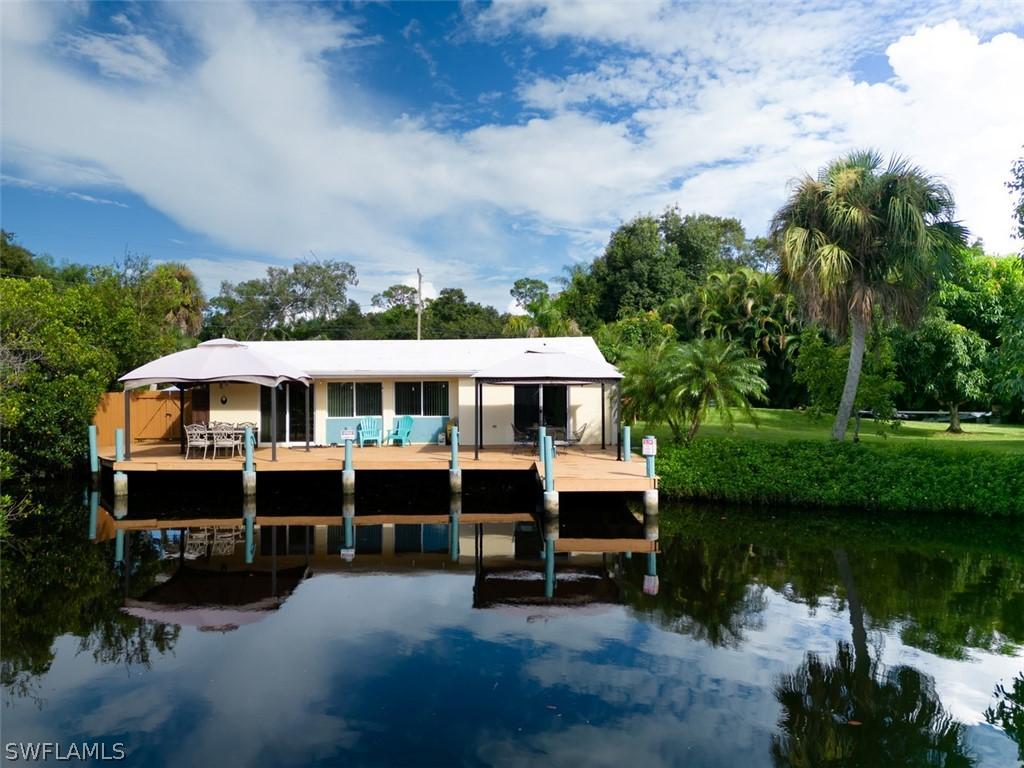 1317 Driftwood Dr., North Fort Myers, FL 33903