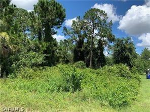 523 Millcreek St., Lehigh Acres, FL 33974