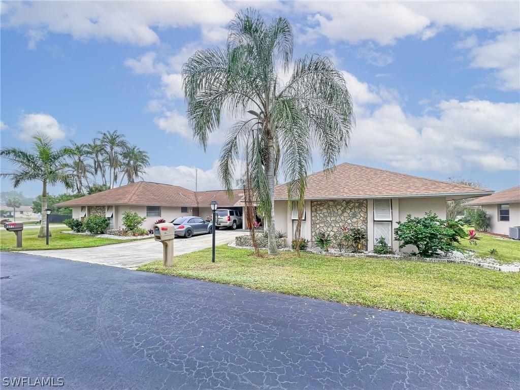 279 Rosewood Ct., Lehigh Acres, FL 33936