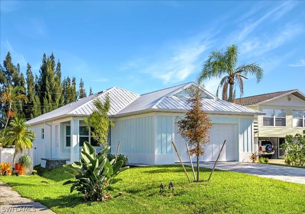 New Homes with In-ground Swimming Pools in Naples: January 1st to January 7th