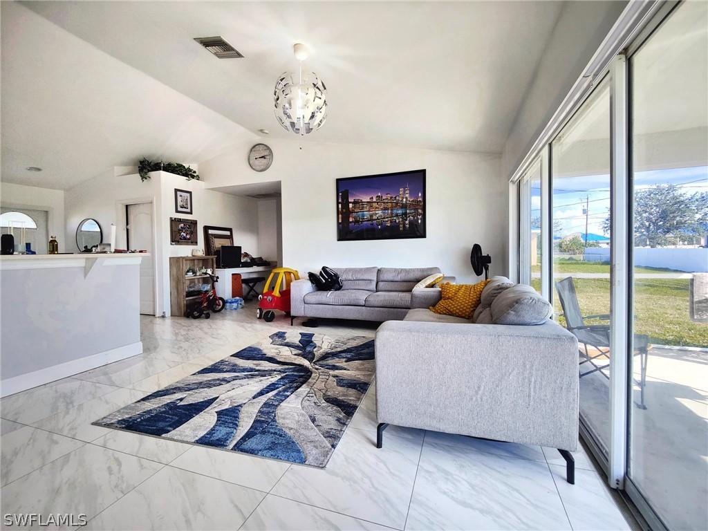 2722 NW 5th Ter., Cape Coral, FL 33993