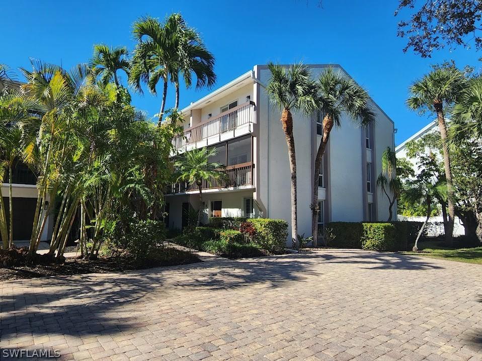 995 9th Ave. #6, Naples, FL 34102