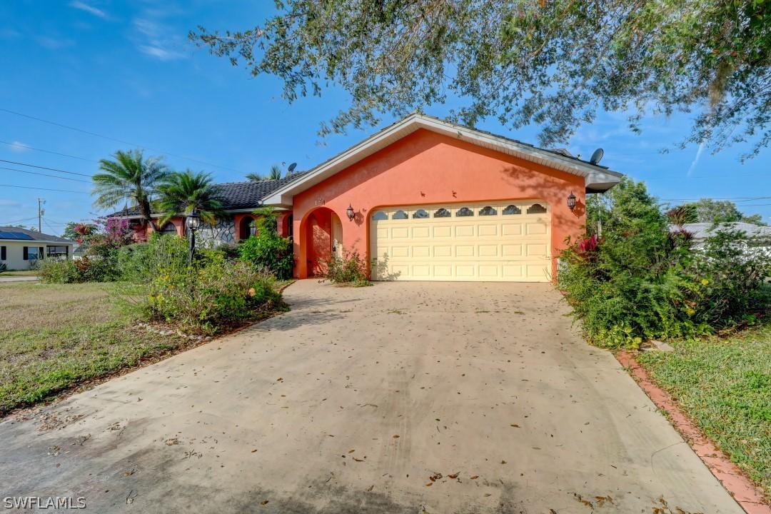 124 Sebring Cir., Lehigh Acres, FL 33936
