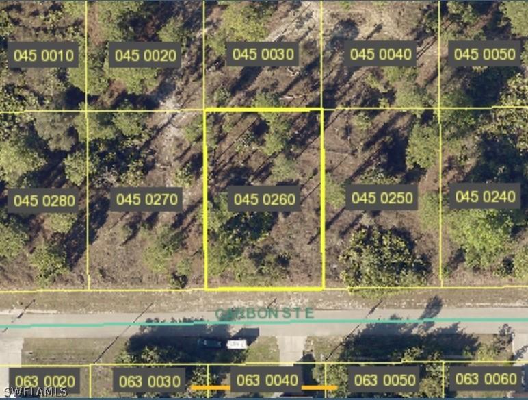 851 Carbon St., Lehigh Acres, FL 33974