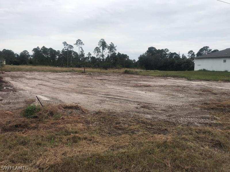 521 Redwood Ave., Lehigh Acres, FL 33974