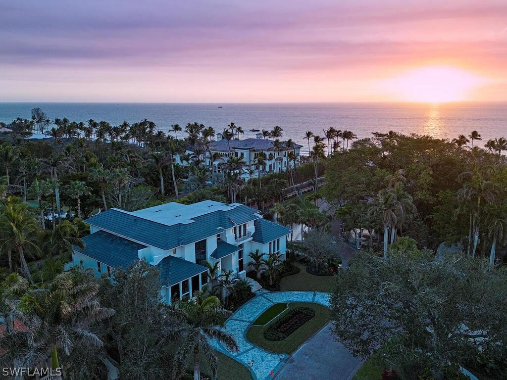 2060 Gordon Dr., Naples, FL 34102