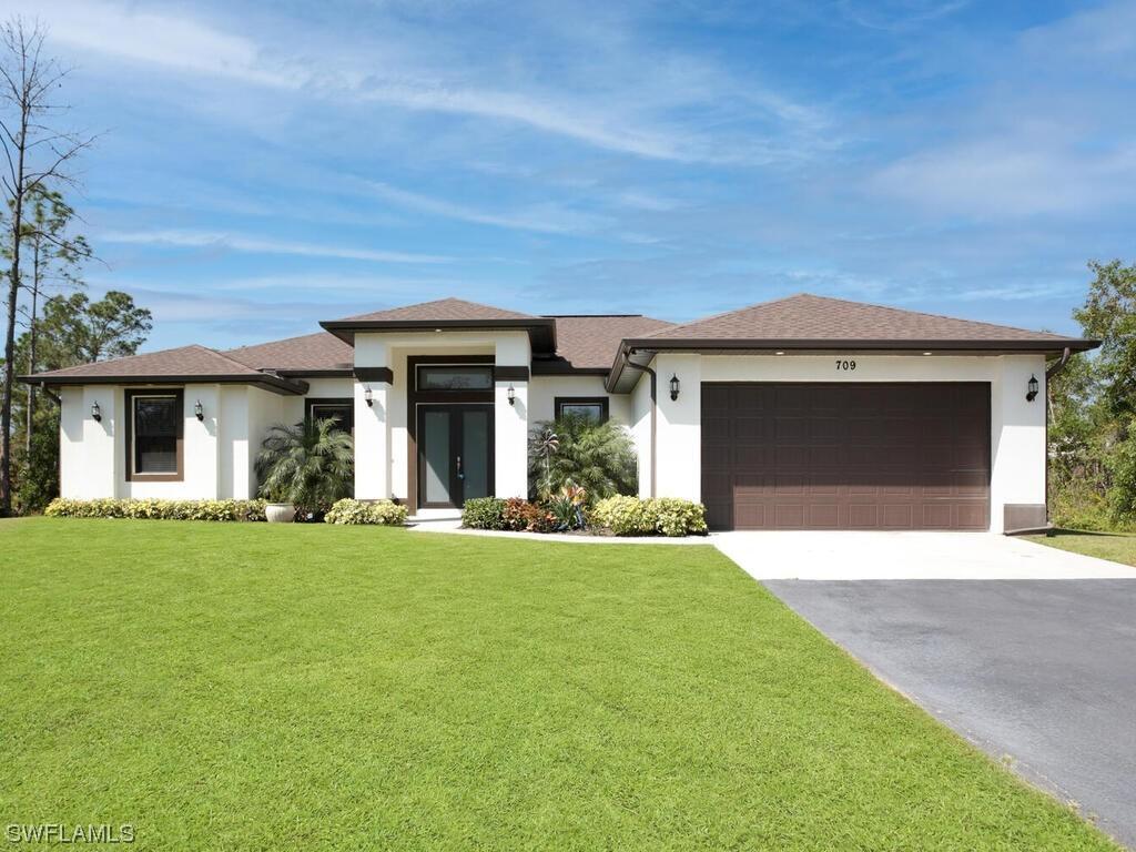 709 12th St., Naples, FL 34117