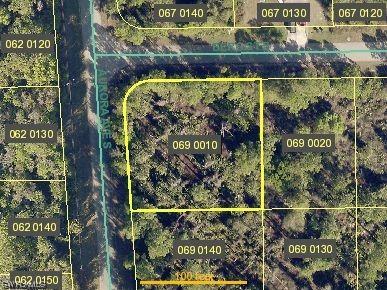 916 Berg St., Lehigh Acres, FL 33974