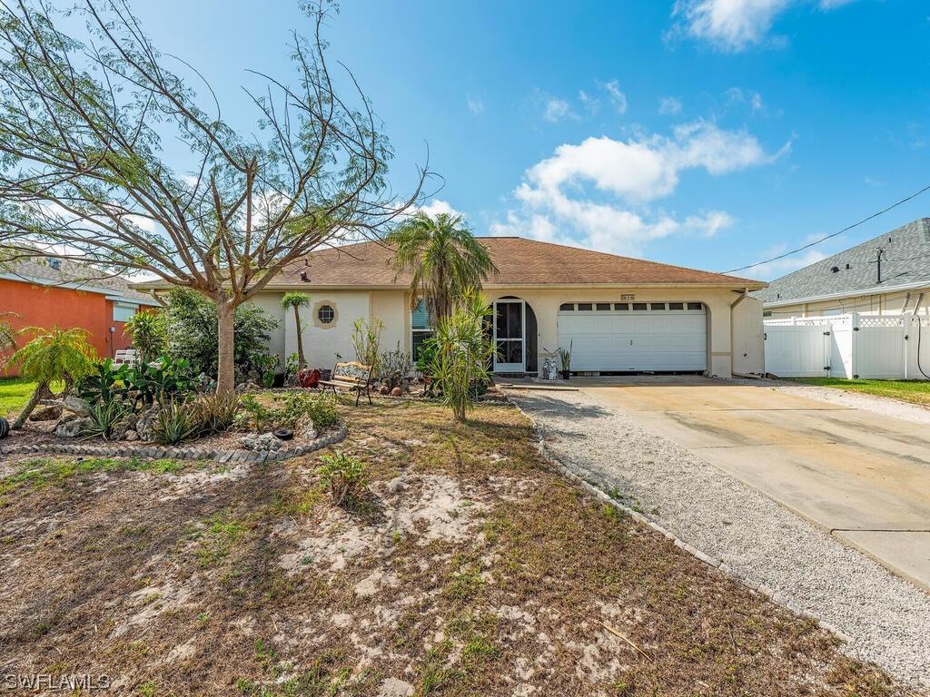 916 SE 35th Ter., Cape Coral, FL 33904