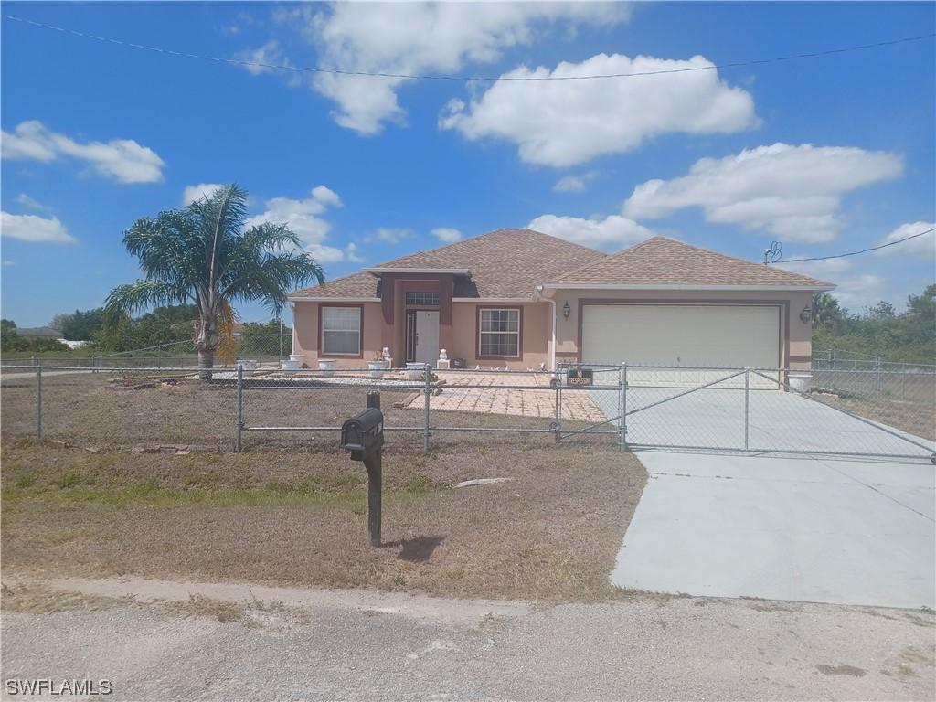 922 Mildred Ave., Lehigh Acres, FL 33974