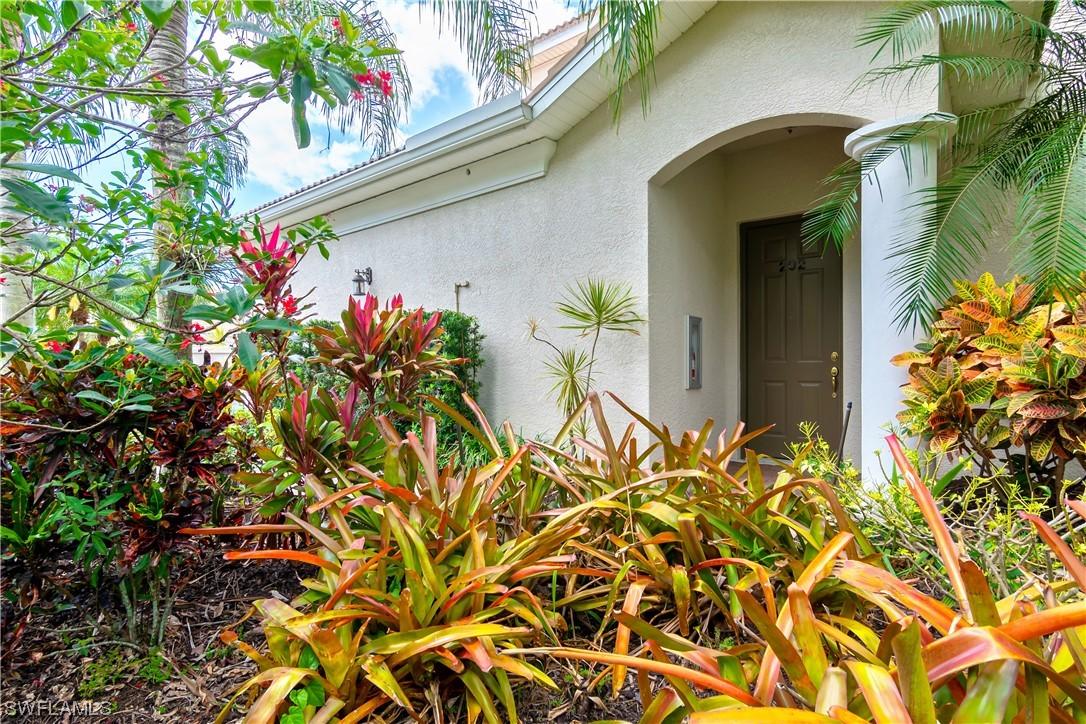 4956 Shaker Heights Ct. #202, Naples, FL 34112
