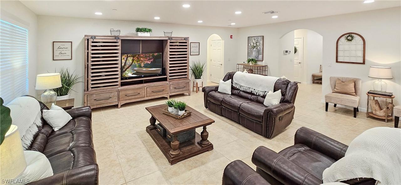 221 SW 21st Ter., Cape Coral, FL 33991