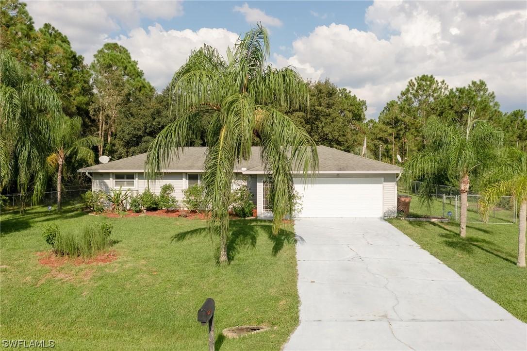 810 Pine Ave., Lehigh Acres, FL 33972