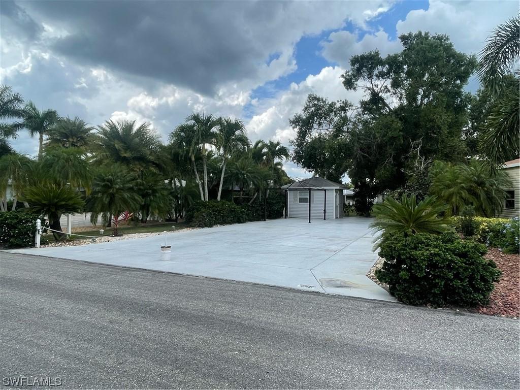 10011 Parkwood Dr., Fort Myers, FL 33905