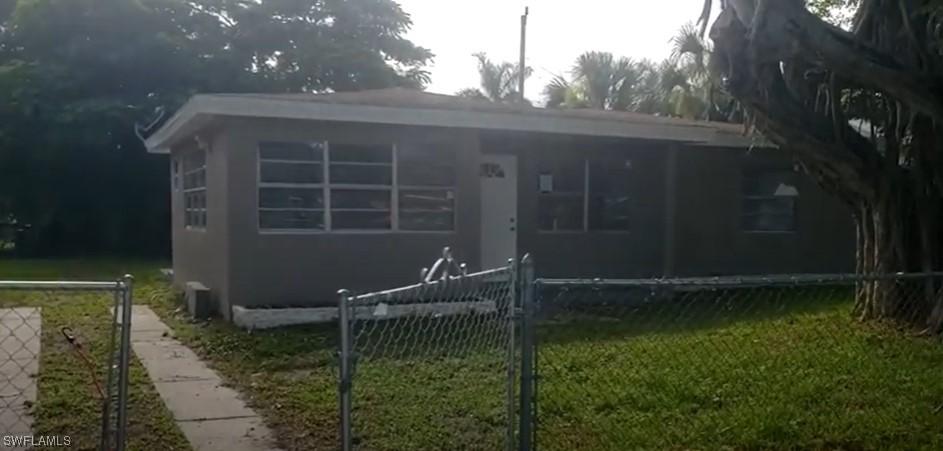 1613 Pawnee St., Fort Myers, FL 33916