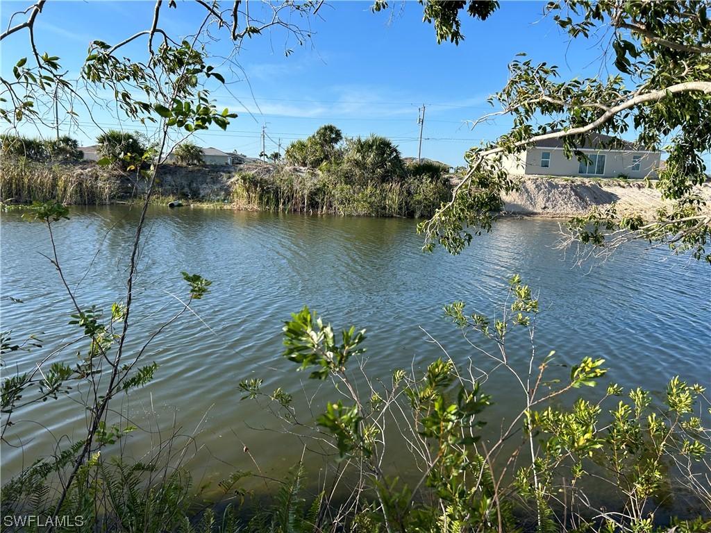 813 NW 8th Ter., Cape Coral, FL 33993
