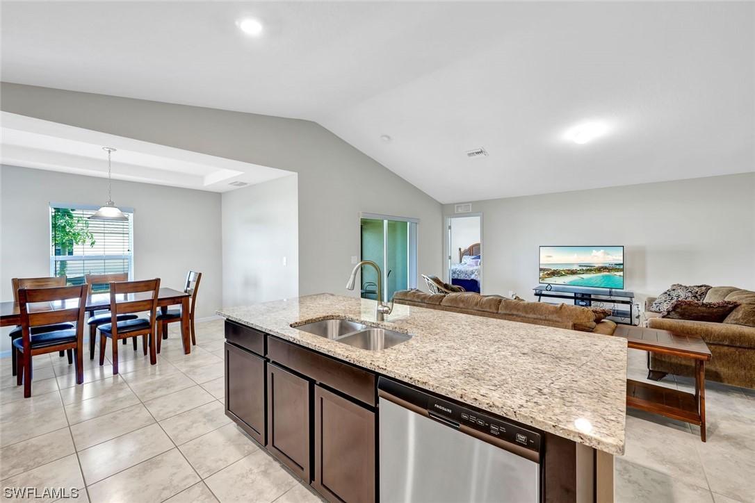 700 NW 8th Ter., Cape Coral, FL 33993