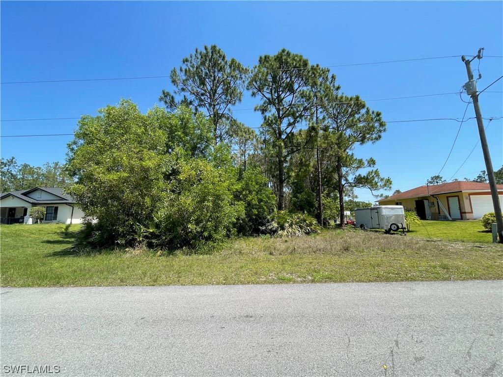 423 Broadmoor St., Lehigh Acres, FL 33974