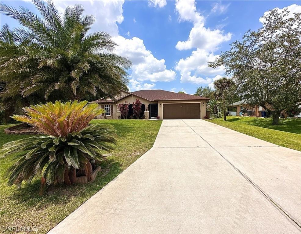 904 Anita Ave., Lehigh Acres, FL 33976