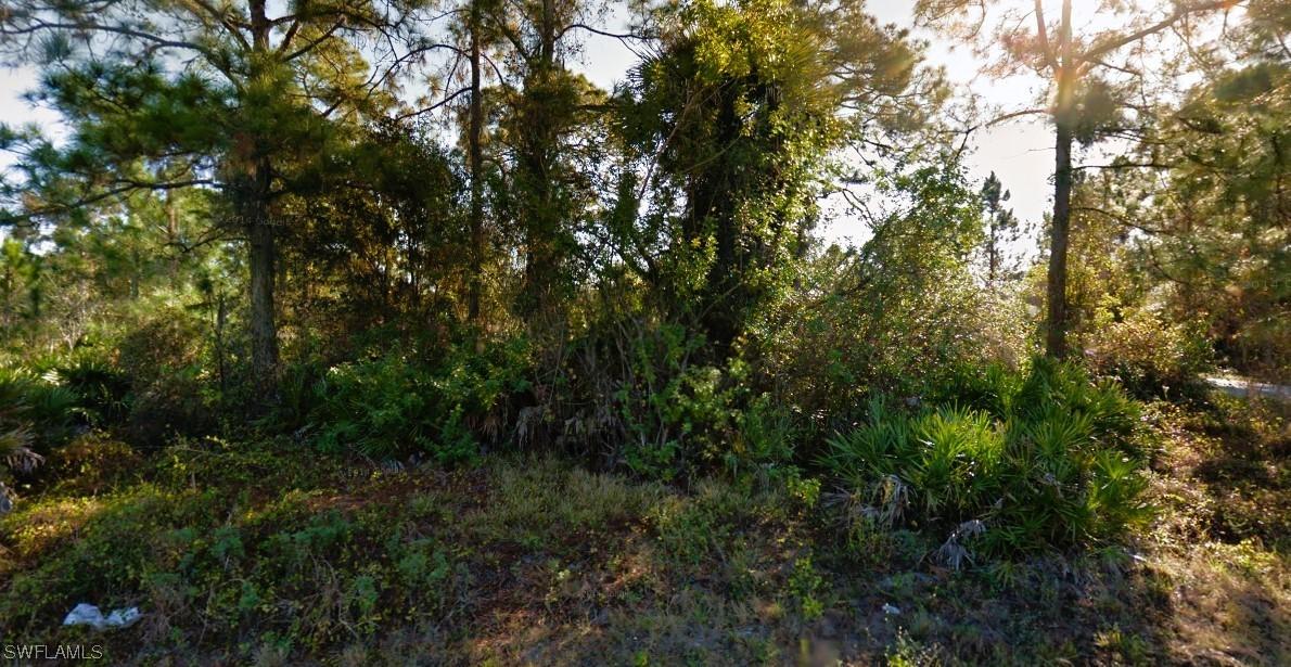325 Leruth Ave., Lehigh Acres, FL 33974