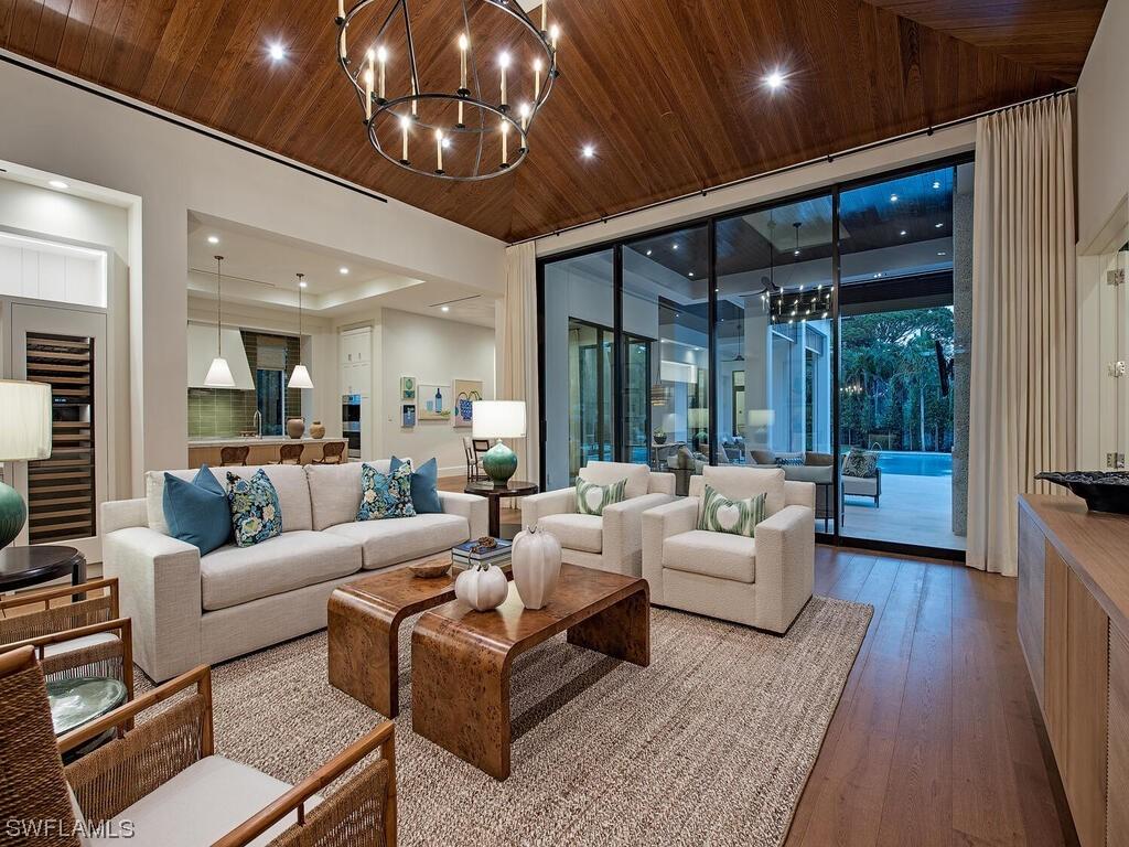473 Banyan Blvd., Naples, FL 34102
