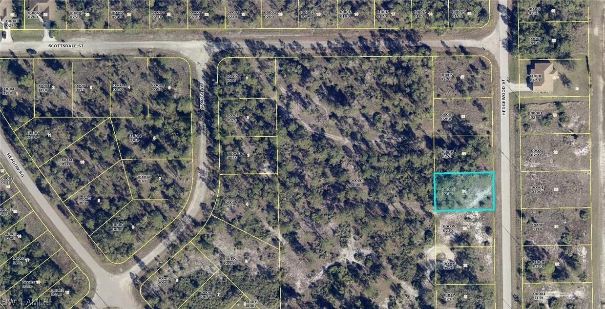 460 Hedgewood St., Lehigh Acres, FL 33974